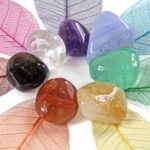Bunte Halbedelsteine Schutz vor elektromagnetischer Strahlung, EMF-Schutz, energetische Blockaden, Edelstein Therapie, elektromagnetische Frequenzen.